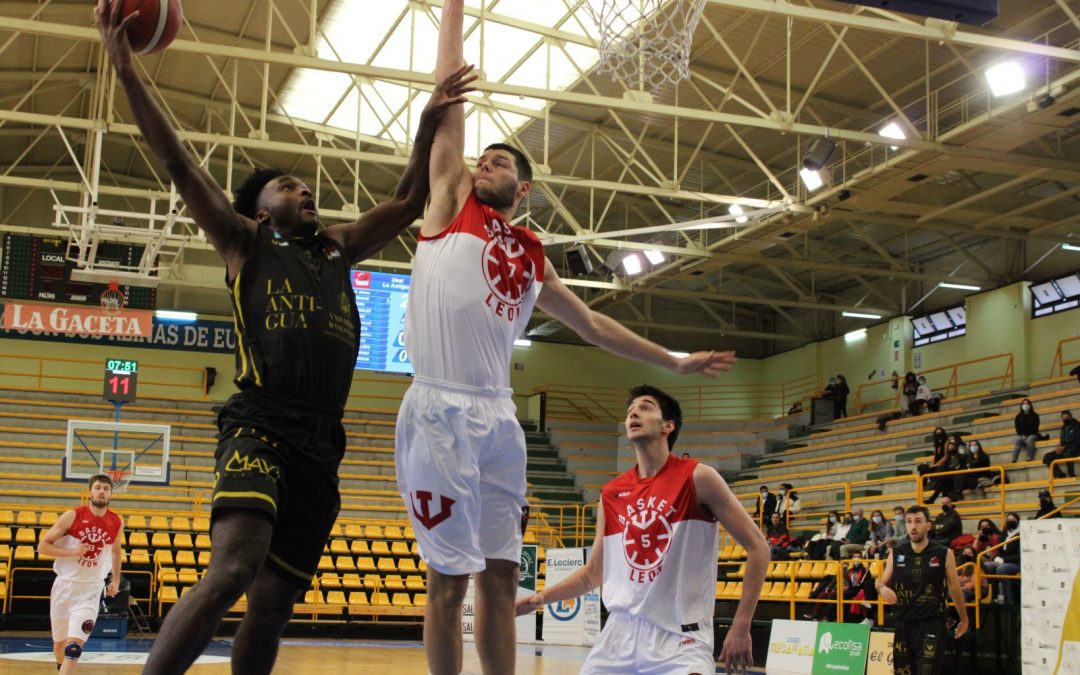 A Usal La Antigua le bastan dos cuartos para imponerse a ULE Basket León